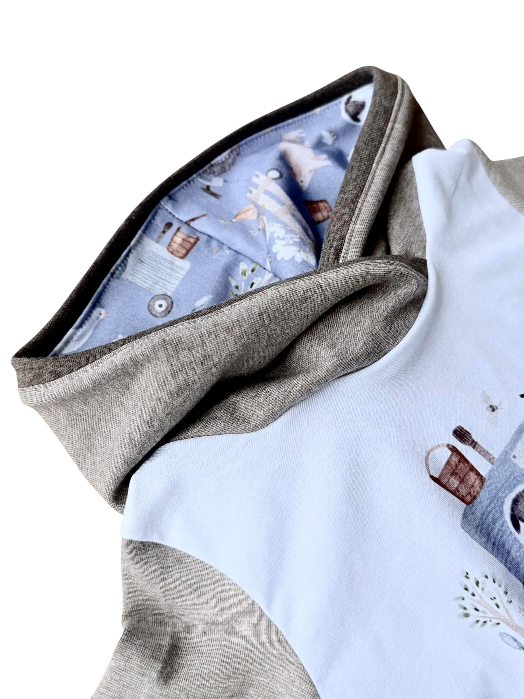 Kinder Hoodie Bauernhof „Kleine Hofhelden“ – gemütlicher Kapuzenpullover mit Traktor & Tieren